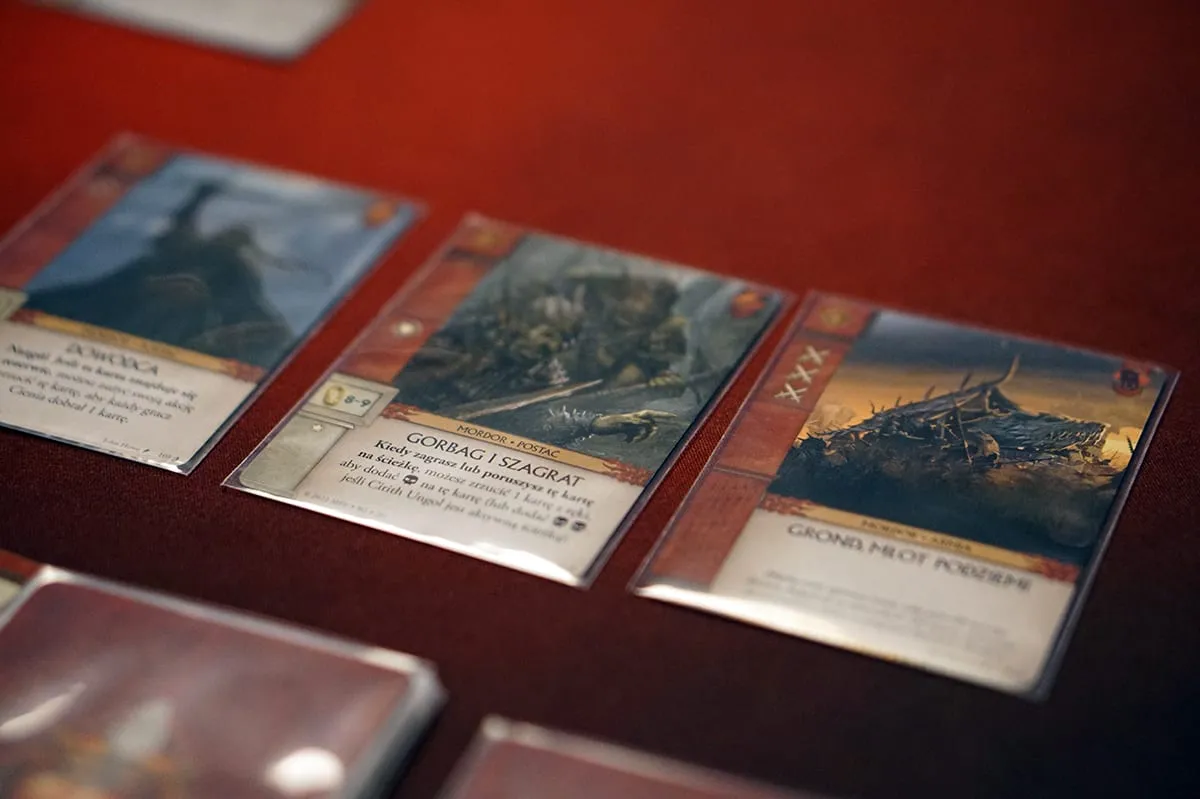 Wojna o Pierścień: Gra Karciana — gra na stole Angry BoardGamer, zdjęcie 4