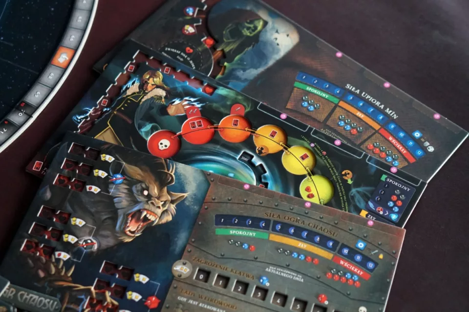 Plansze potworów - recenzja gry planszowej Weirdwood Manor na Angry Boardgamer